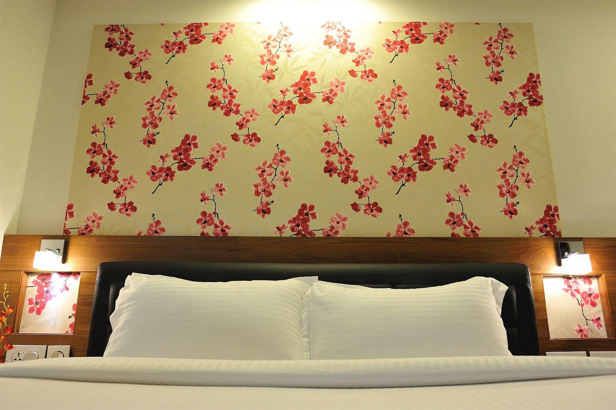 Hotel Niharika Kolkata Eksteriør bilde