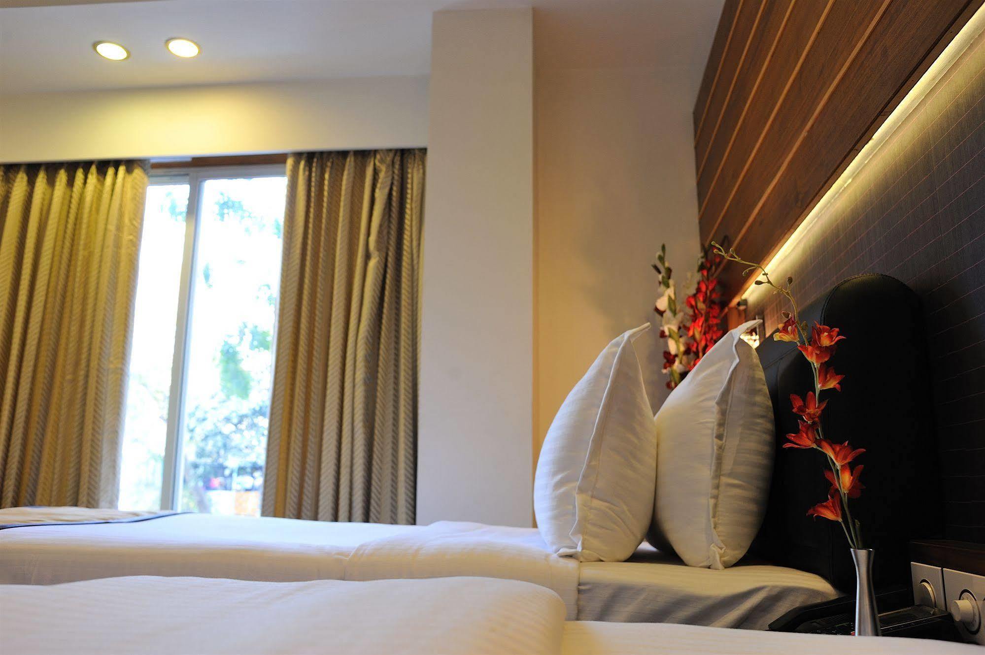 Hotel Niharika Kolkata Eksteriør bilde