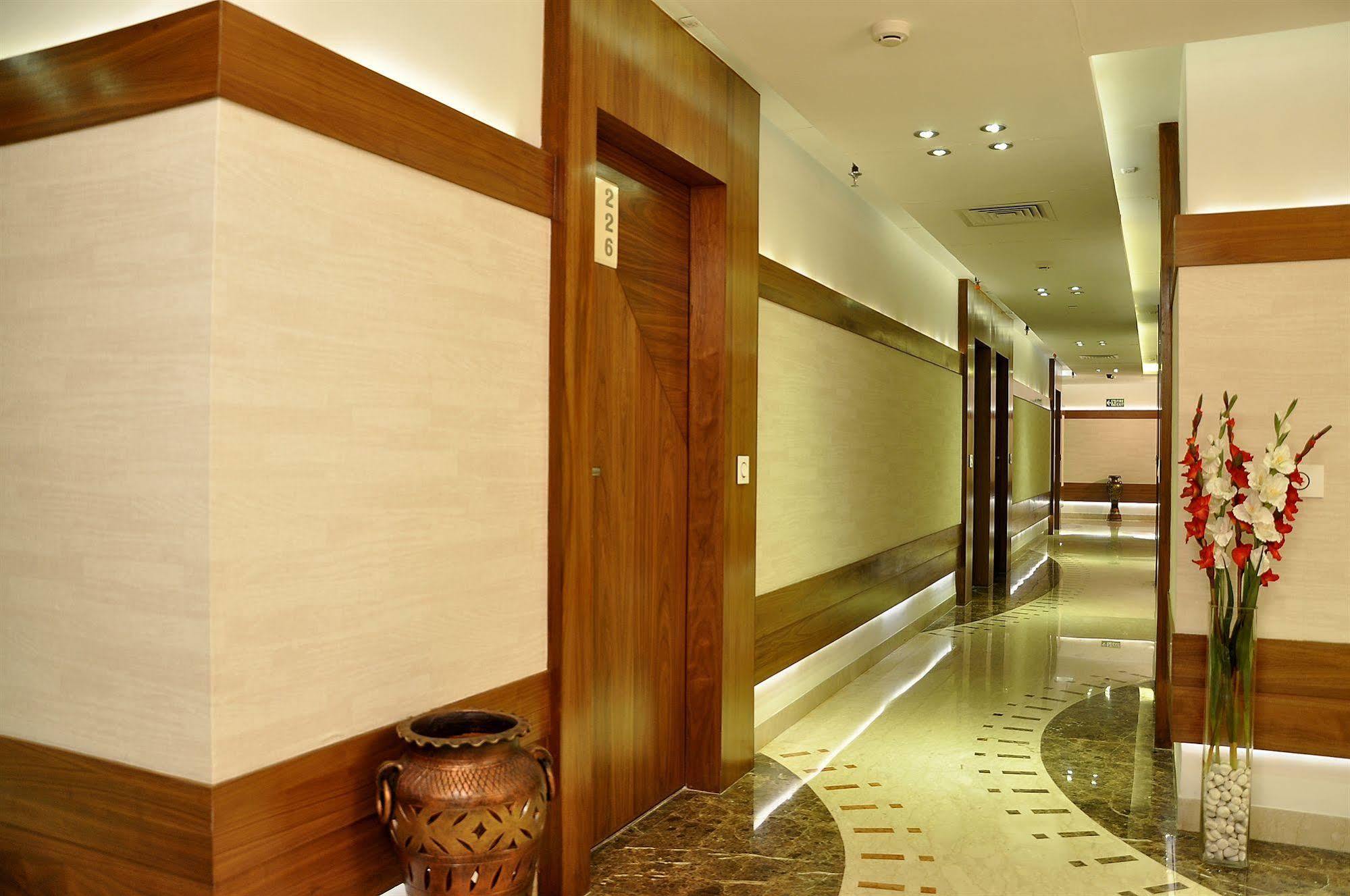 Hotel Niharika Kolkata Eksteriør bilde