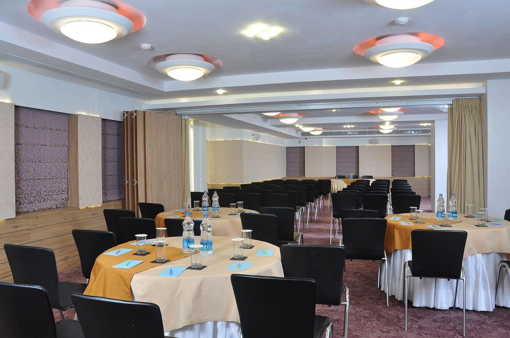 Hotel Niharika Kolkata Eksteriør bilde