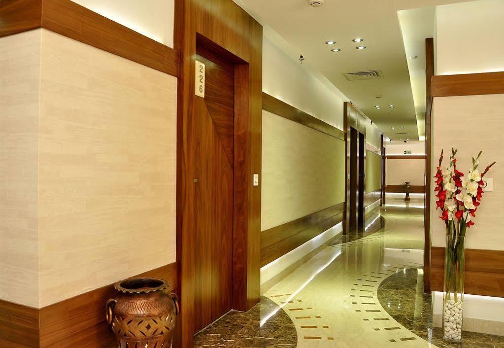Hotel Niharika Kolkata Eksteriør bilde